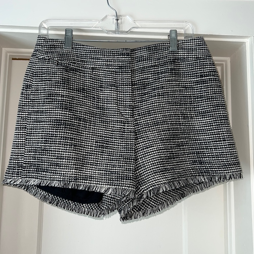 Ann Taylor Black and white shorts. Worn once - great condition. Size 6.
